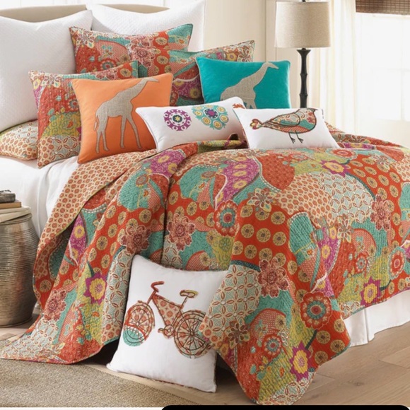 Levtex Other - Zanzibar Colorful Patchwork Quilt Set